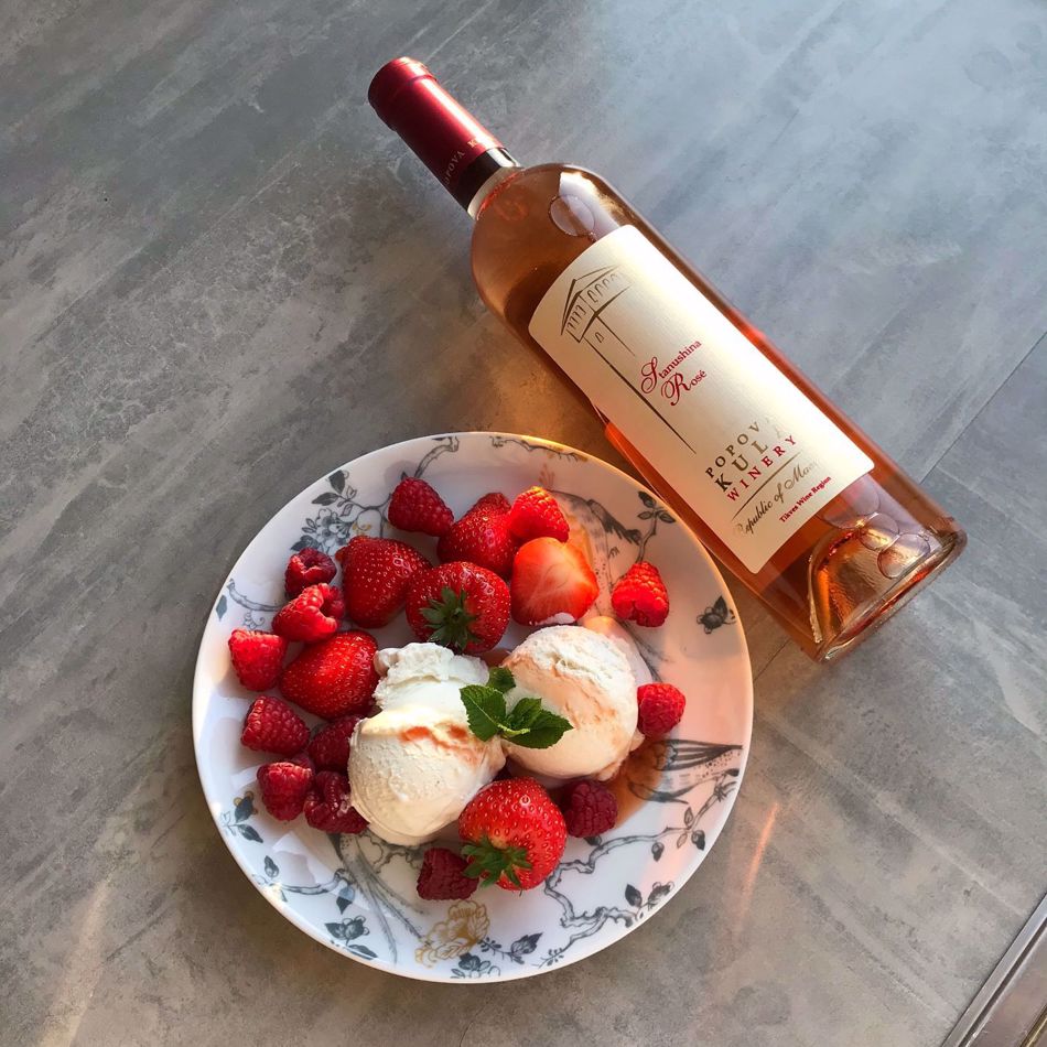 IJsdessert met rosé